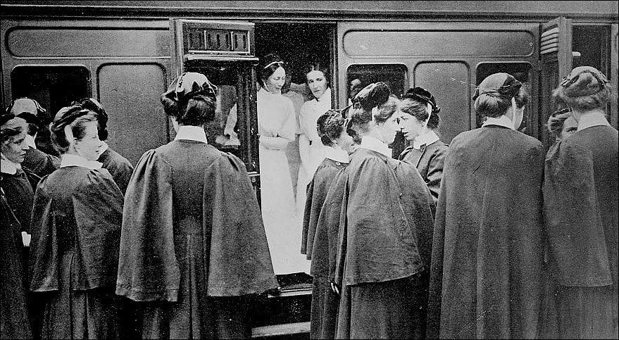 English Nurses entraining at London
