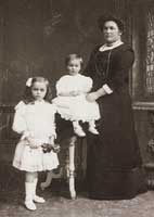 Alice Cottam, with daughters  Hilda & Hannah