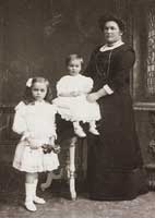Alice Cottam, with daughters Hilda & Hannah