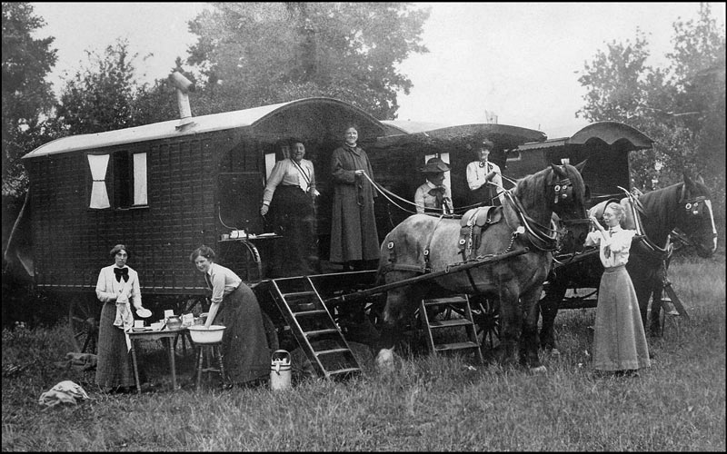 1913, NUWSS Suffragist Pilgrimage ...  Marjory Lees and Oldham Society members with their two  caravans