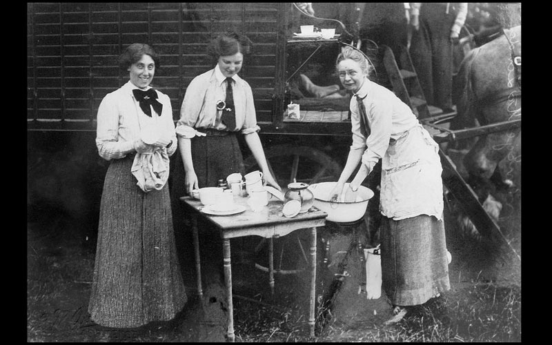 1913, NUWSS Suffragist Pilgrimage ...  Marjory Lees and Oldham Society members with their two  caravans