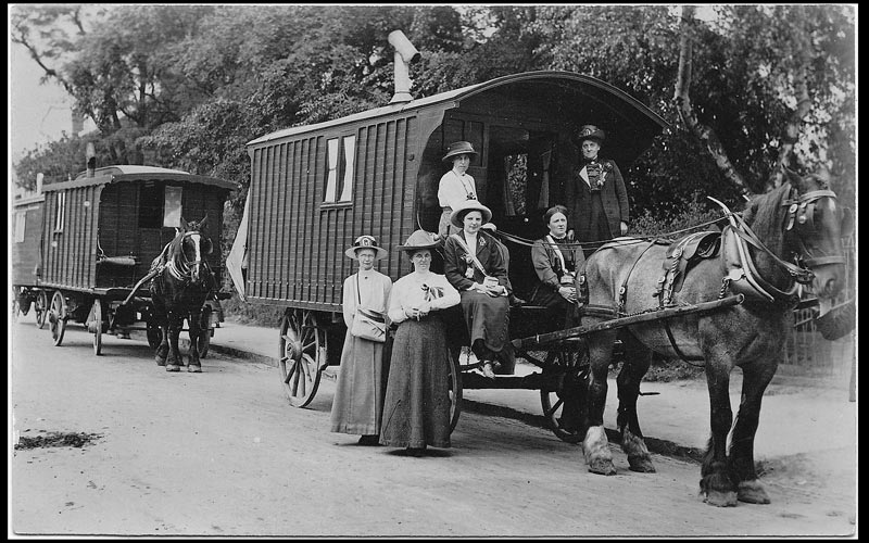1913, NUWSS Suffragist Pilgrimage ... Marjory Lees and Oldham Society members with their two caravans