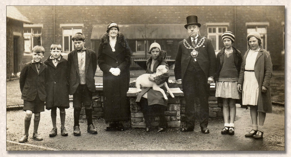 1933 - The Mayor Of Oldham's 'Lamb' holiday fund