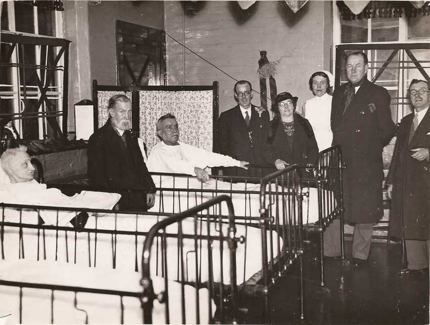 CHRISTMAS DAY 1936 - MAYORAL VISIT TO BOUNDARY PARK